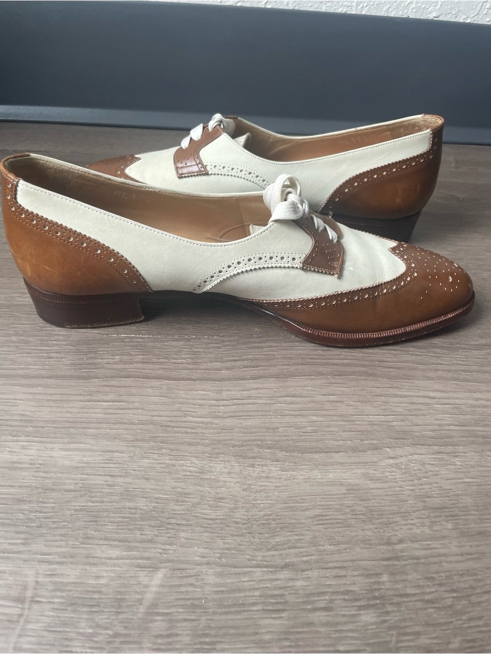 Vintage Ralph Lauren Two-Tone Brown and Cream Wingtip Oxfords 6.5 Shoes - Picture 9 of 16